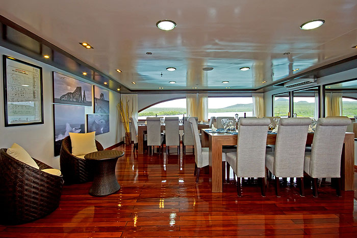 GP12HC03_oceanspray-dining-room2.jpg [© Last Frontiers Ltd]