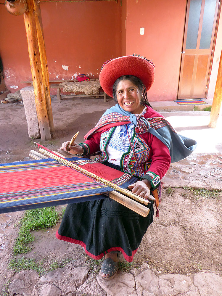 PE1018SM167_sacred-valley-cuper-bajo-weaving-community.jpg [© Last Frontiers Ltd]
